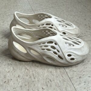 Yeezy foam runner